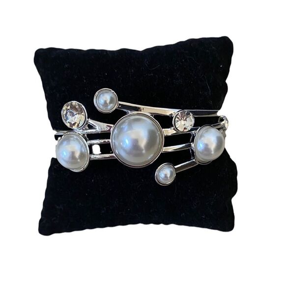 Faux Cabochon Peal & Rhinestone Cuff Bracelet Silver Tone OSFM - Picture 2 of 4